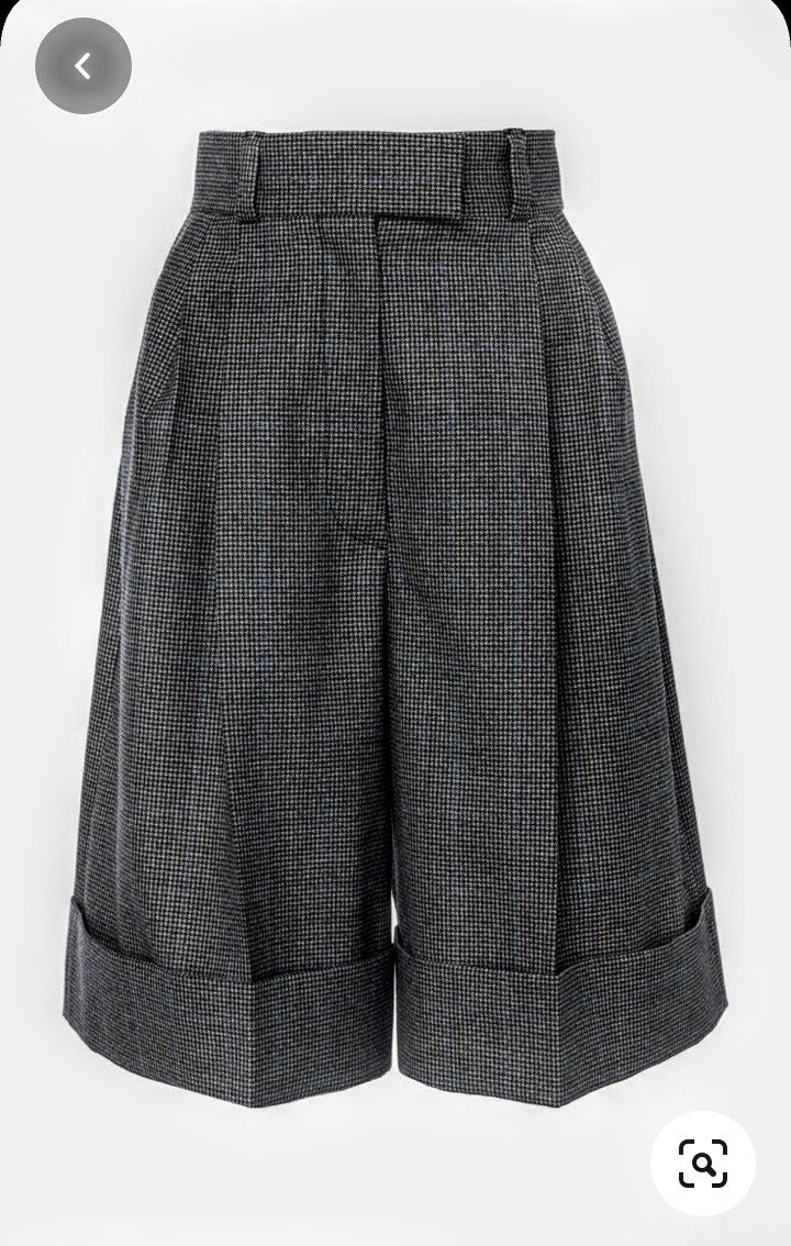 Houndstooth crepe or check tweed